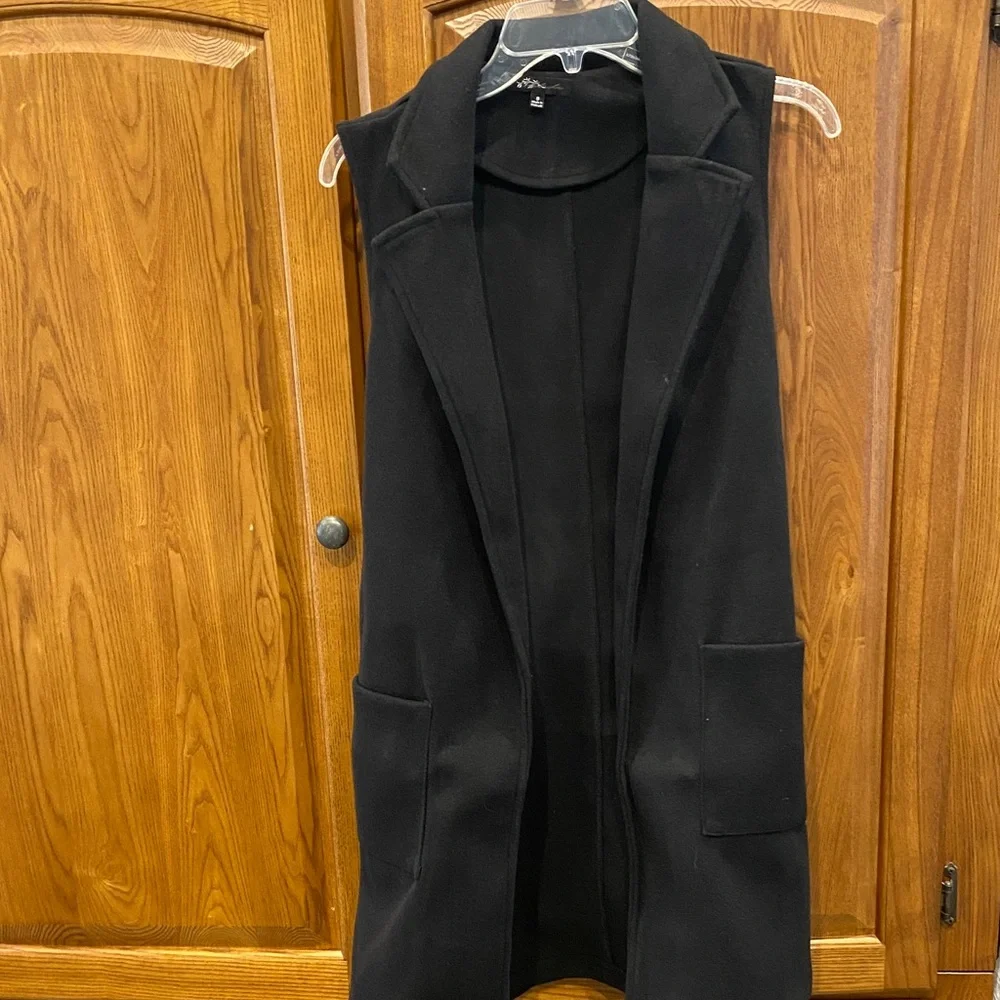 NWT Chic Black Sleeveless coat for Women size small - Picture 1 of 3